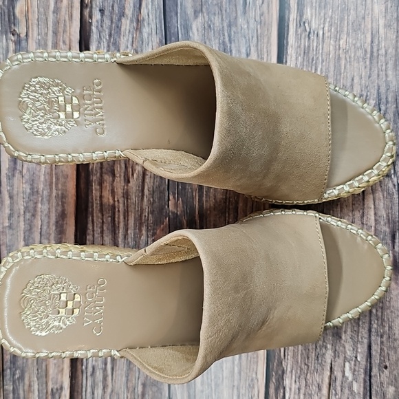 NIB VINCE CAMUTO BRISSIA TORTILLA SILKY NUBUCK PLATFORM WEDGE MULES - Picture 3 of 12